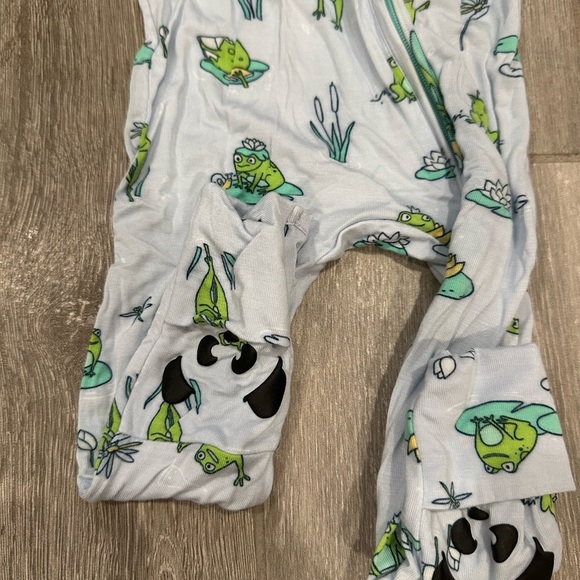 Green Frog Print Bamboo Baby Infant Convertible Footie Pajamas - Picture 2 of 4
